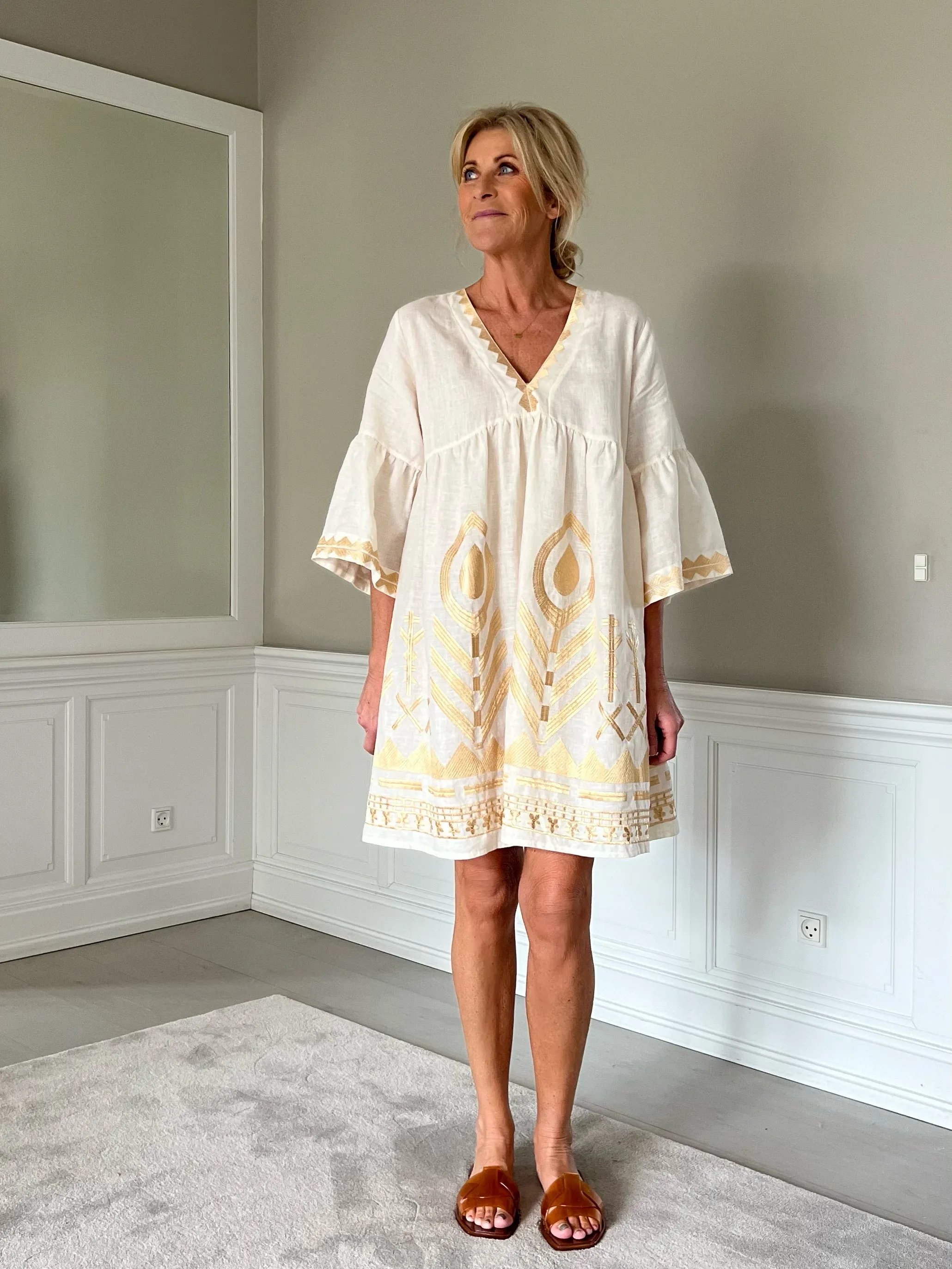 147556 | Greek Archaic Kori - Short Feather Bell Guld