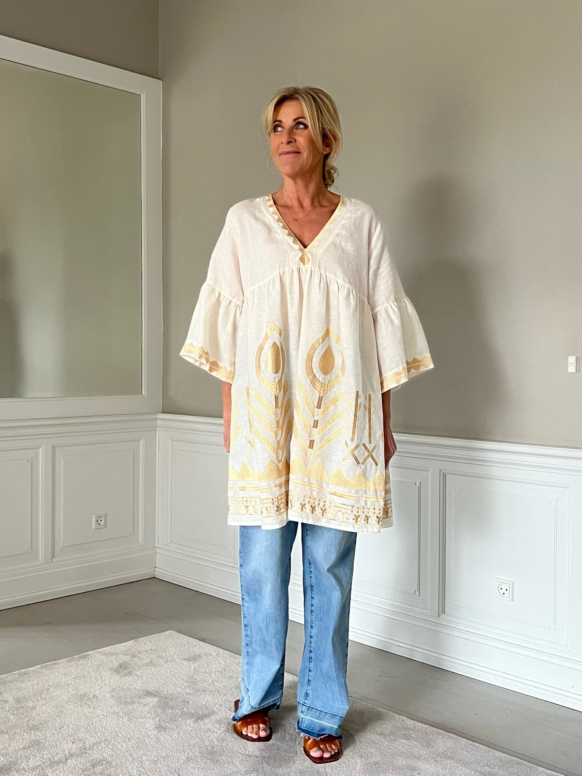 147556 | Greek Archaic Kori - Short Feather Bell Guld