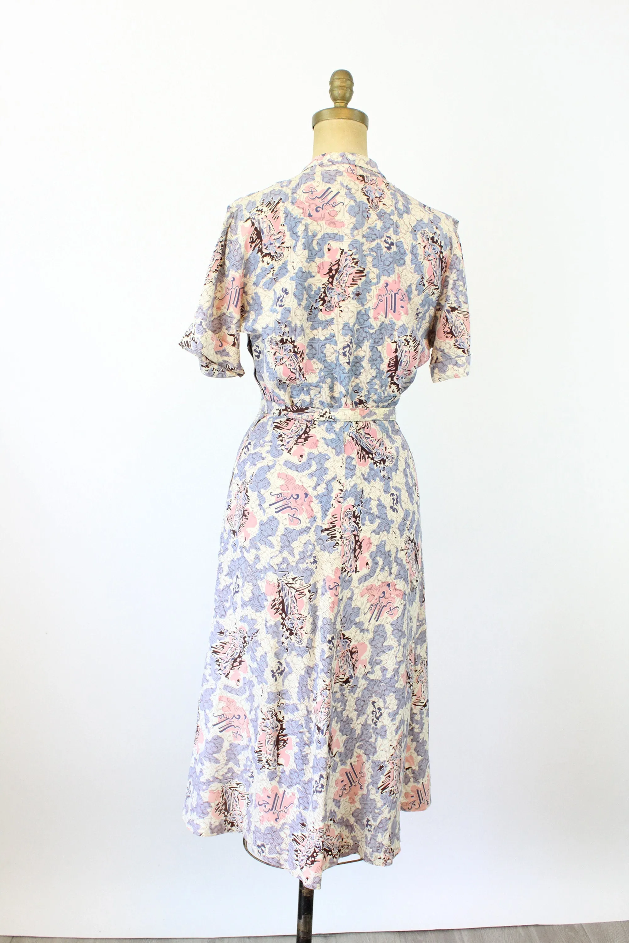 1940s WOMEN STATUE novelty print dress medium | new spring