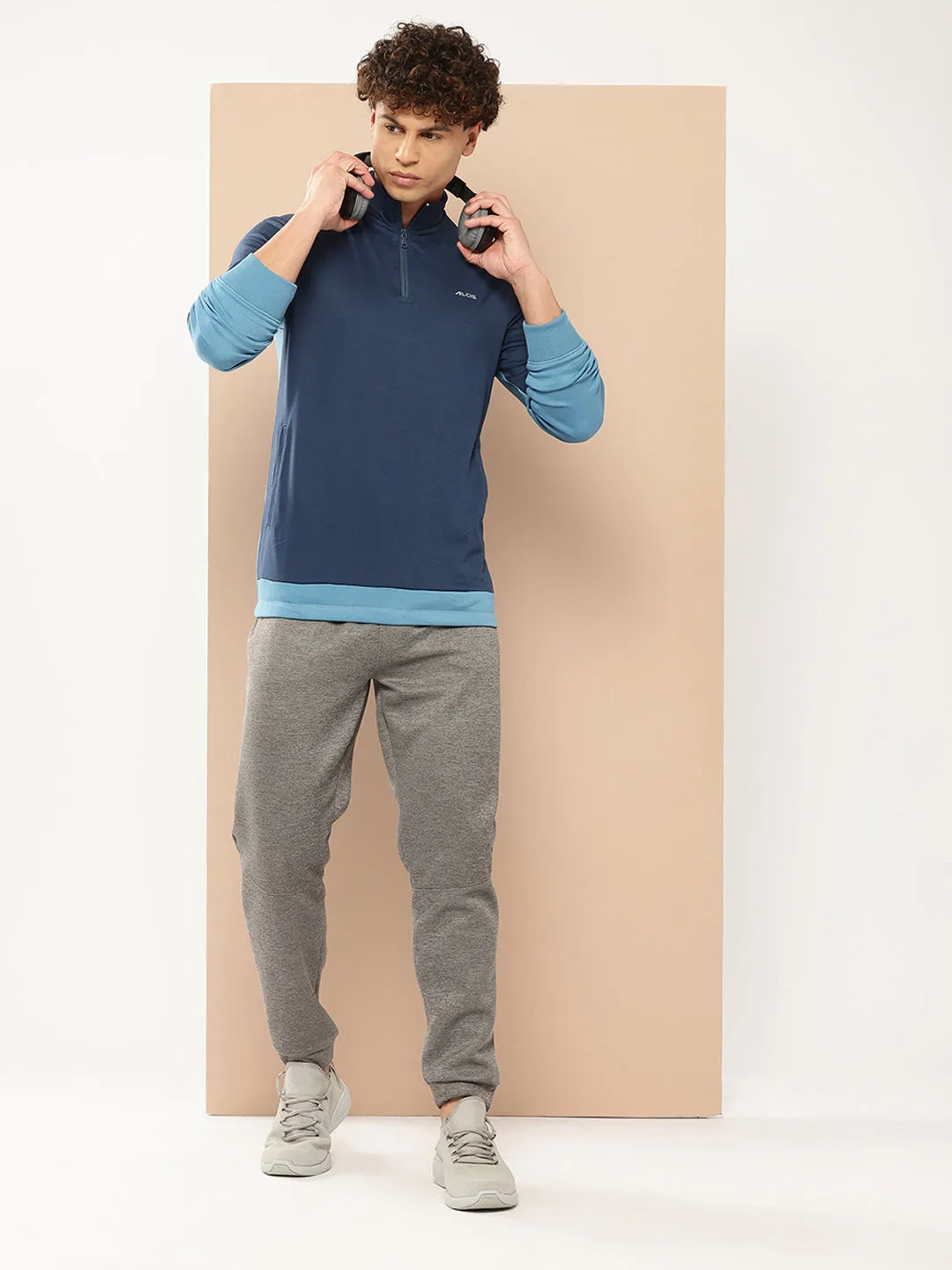Alcis Men Blue Solid Sweatshirt