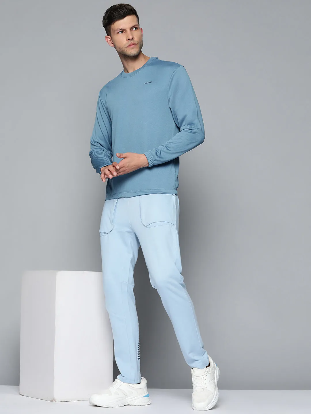 Alcis Men Blue Solid Sweatshirt