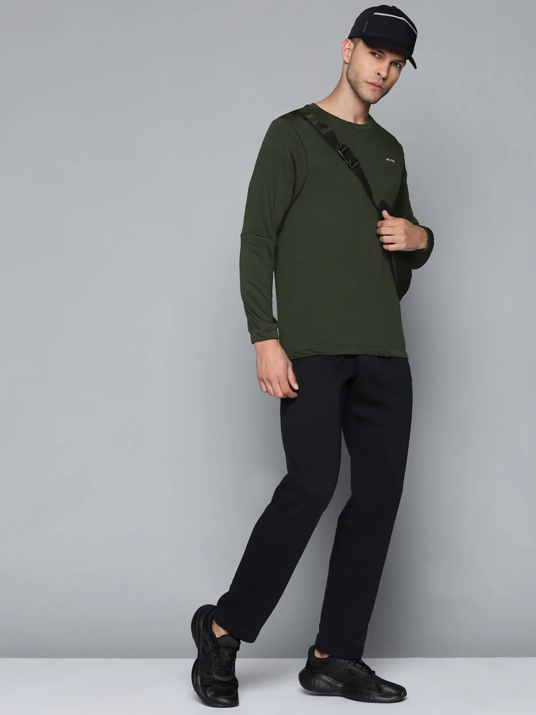 Alcis Men Green Solid Sweatshirt