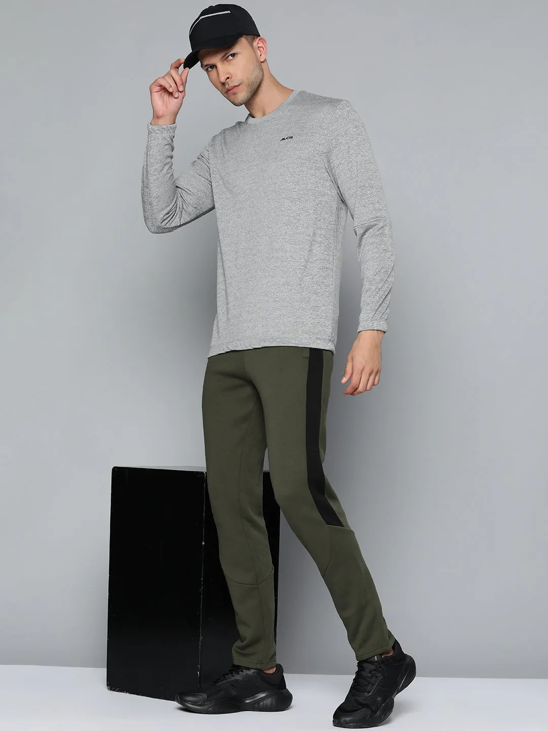 Alcis Men Grey Melange Solid Sweatshirt