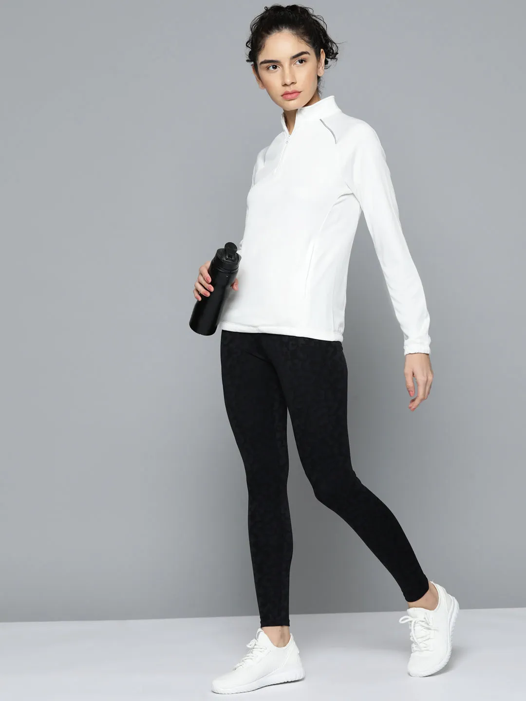 Alcis Women White Solid Sweatshirt