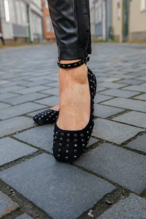 Alma en pena Ballerina i sort semsket skinn med sorte stener, ankelrem og butt tå