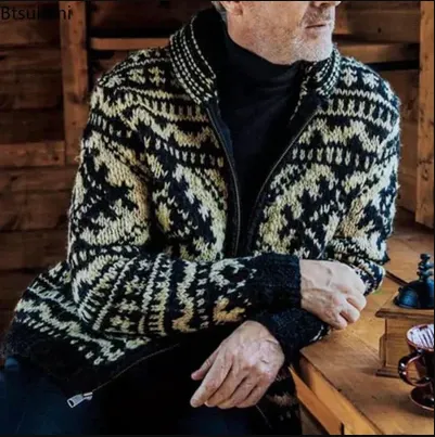 Augustus - warm and comfortable Vinage knitted sweater for men