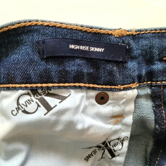 Calvin Klein Women's Mid/Regular Rise Skinny Stretch Jeans - Size 8 - NWT
