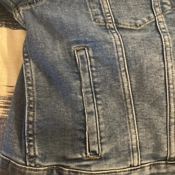 DKNY Jeans Women’s Denim Blue Jean Jacket Blue Brand new with tag large