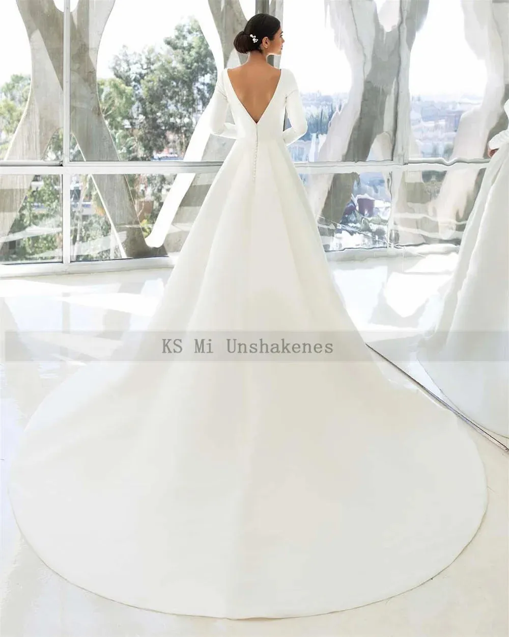 Elegant Satin Wedding Dresses Long Sleeve Princess Bride Dress Beads Pearls V Back Court Train Wedding Gowns Church Mariage