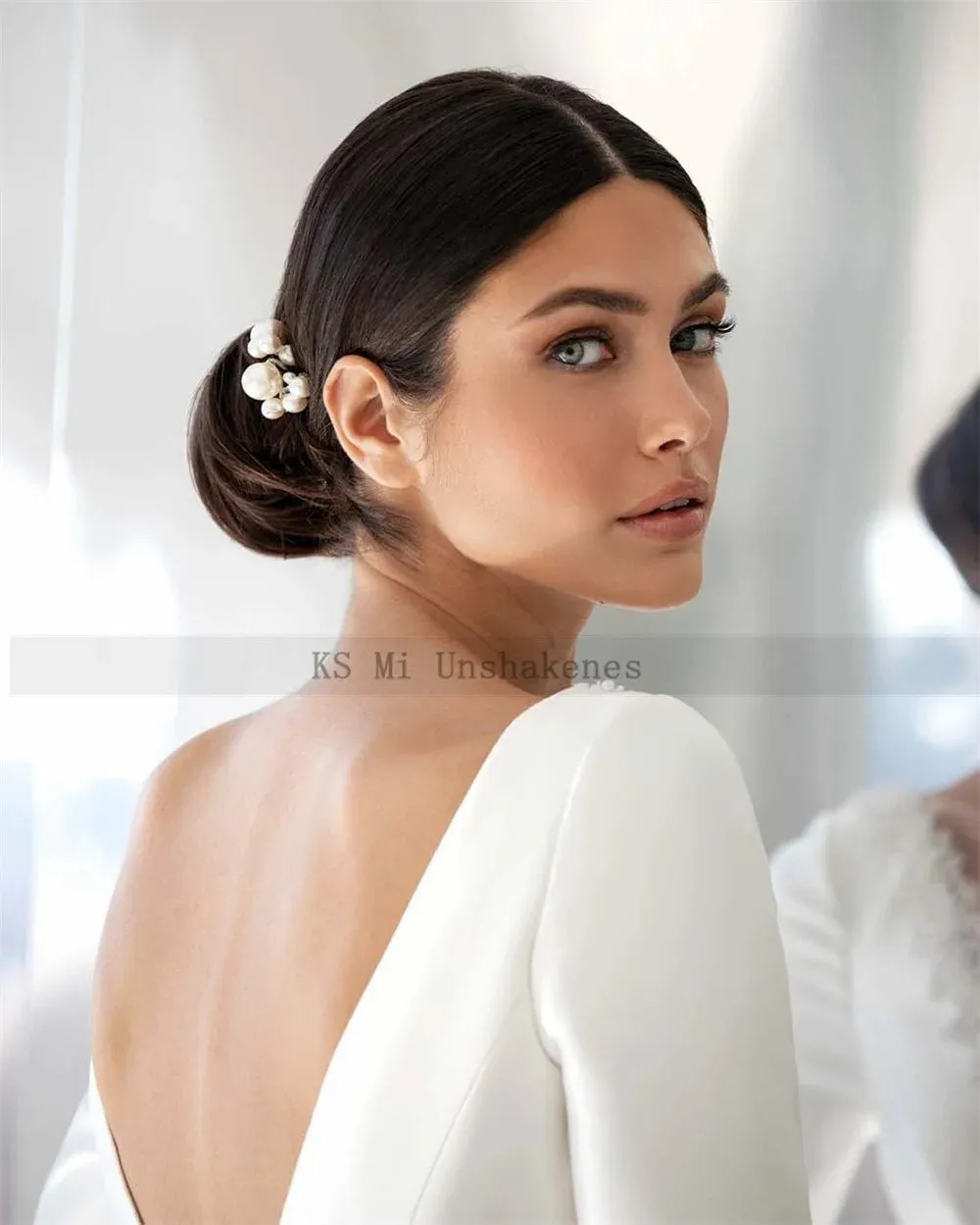 Elegant Satin Wedding Dresses Long Sleeve Princess Bride Dress Beads Pearls V Back Court Train Wedding Gowns Church Mariage