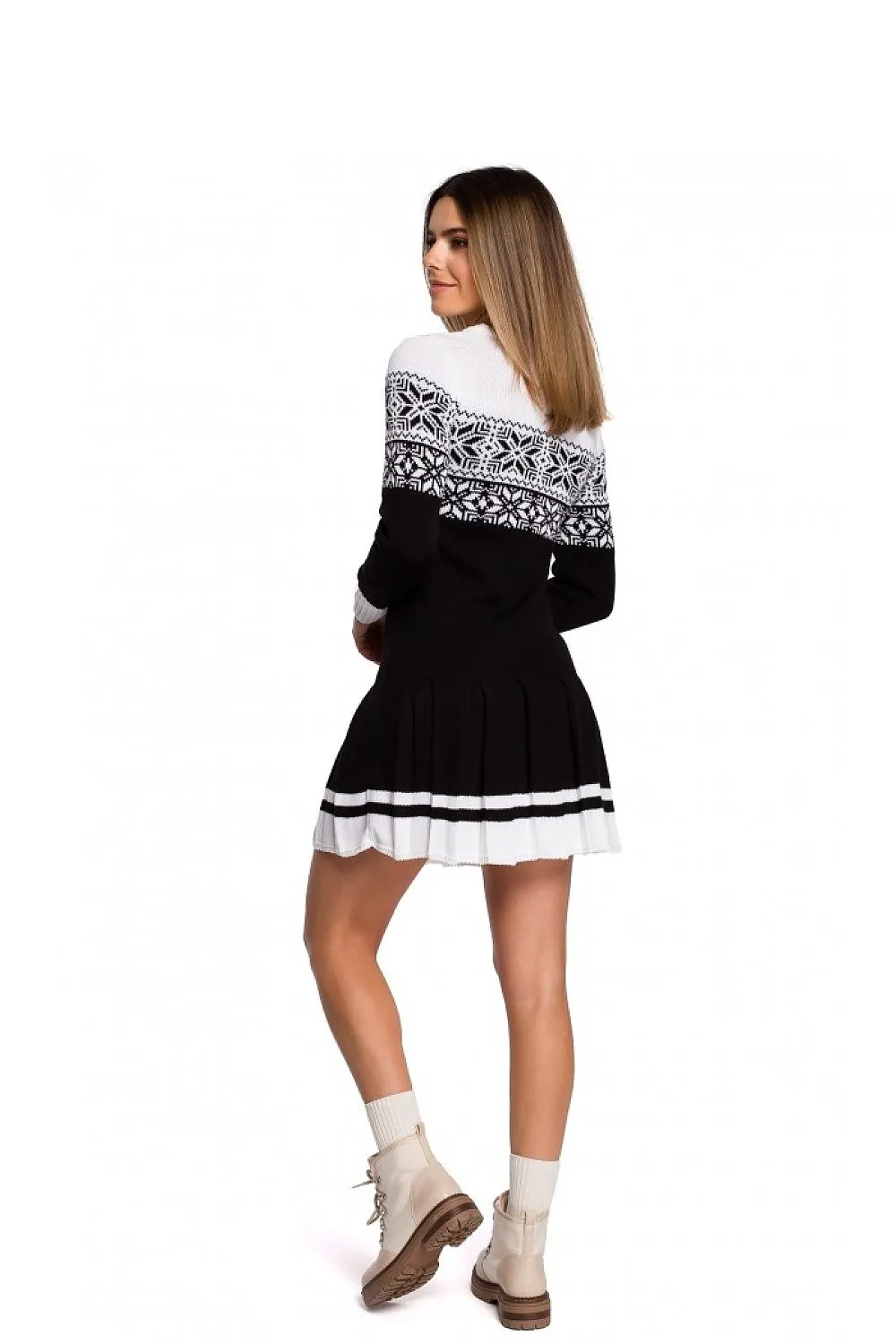 Elegant Two-Tone Relaxed Fit Sweater Dress