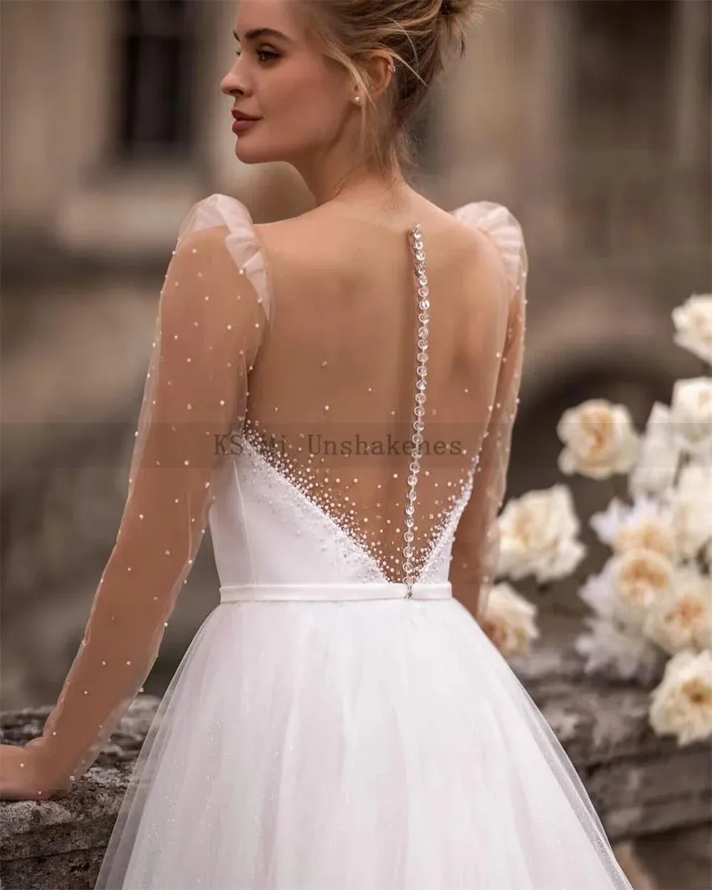 Elegant Vintage Wedding Dresses Long Sleeve Pearls Bride Dress Custom Made Church Wedding Gowns Boho Buttons Belt Glitter