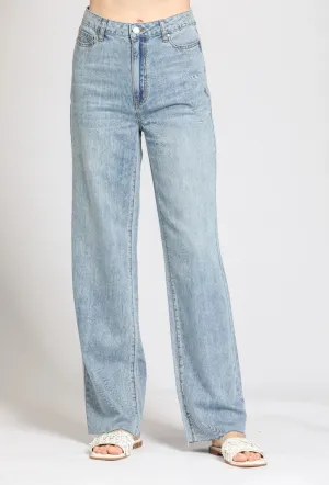 Feather Weight Wide Leg Jean