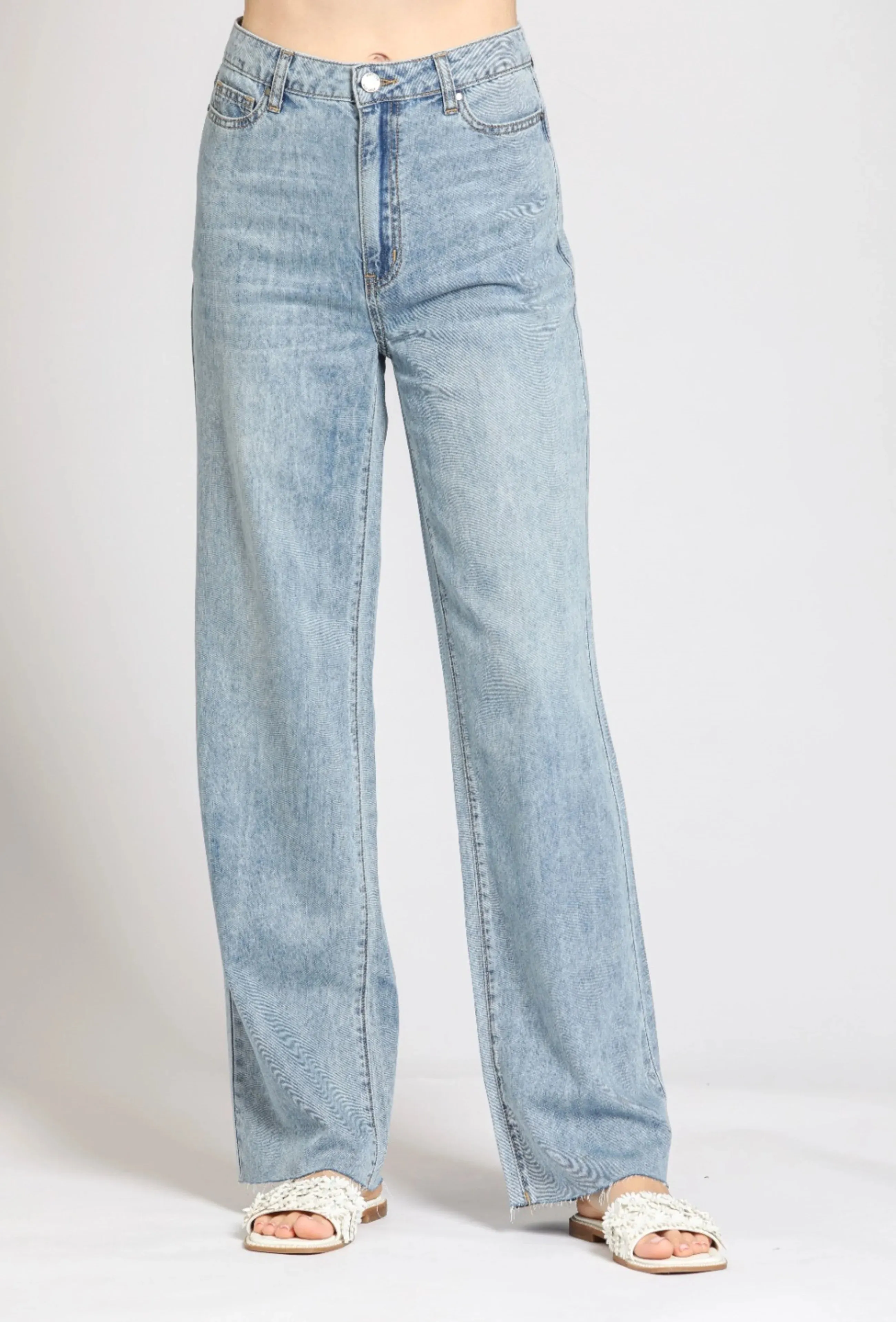 Feather Weight Wide Leg Jean