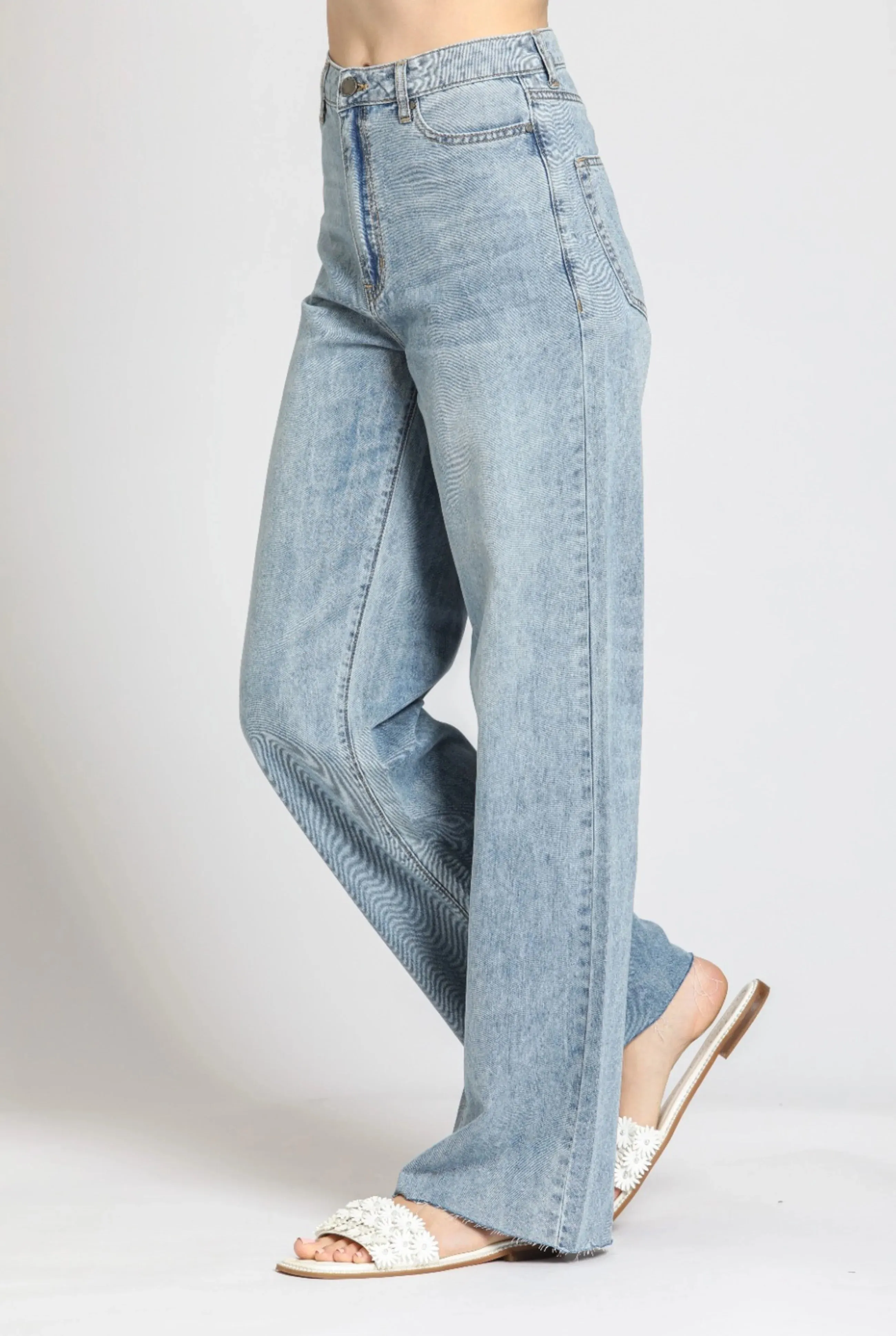 Feather Weight Wide Leg Jean