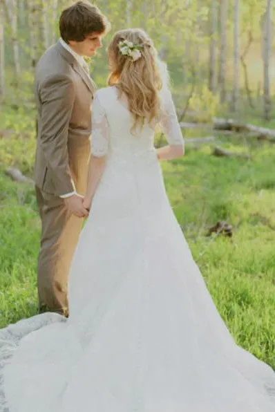Half Sleeves V-neck A Line Lace Vintage Wedding Gown-715381