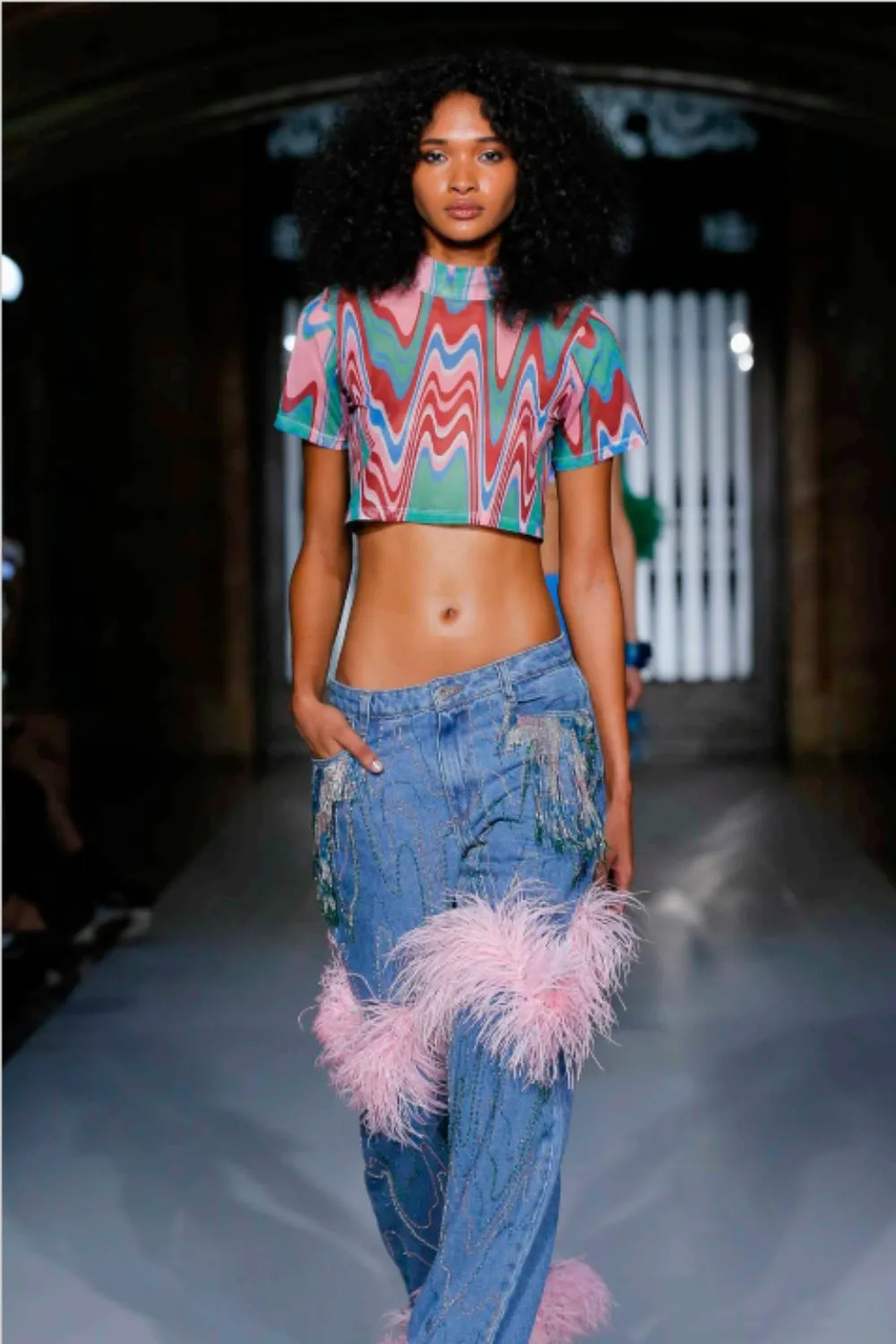 HIGH WAISTED JEANS  WITH FEATHER EMBELLISHMENTS