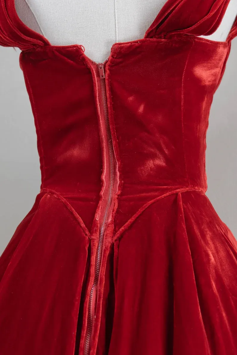 JazzHer Vintage Ball Gown Sweetheart Red Velvet Prom Dresses Birthday Outfits (PRE-ORDER)