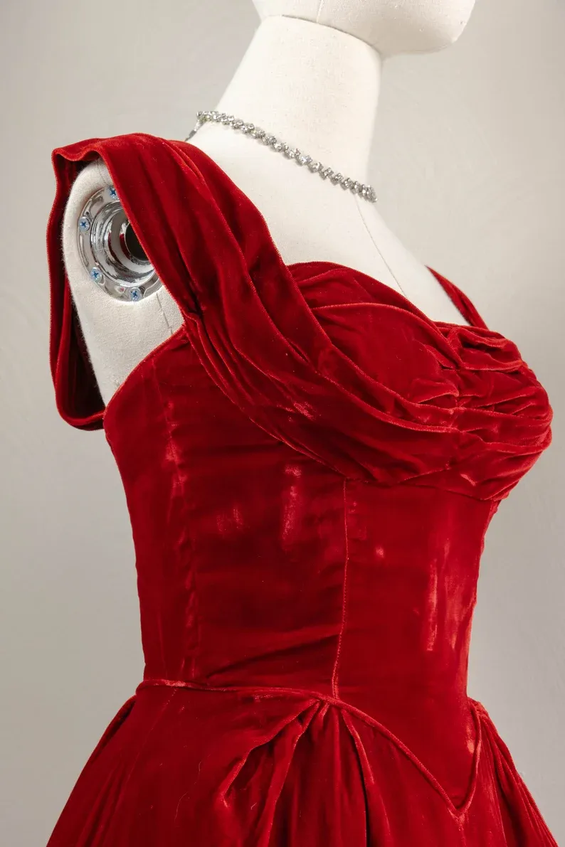 JazzHer Vintage Ball Gown Sweetheart Red Velvet Prom Dresses Birthday Outfits (PRE-ORDER)