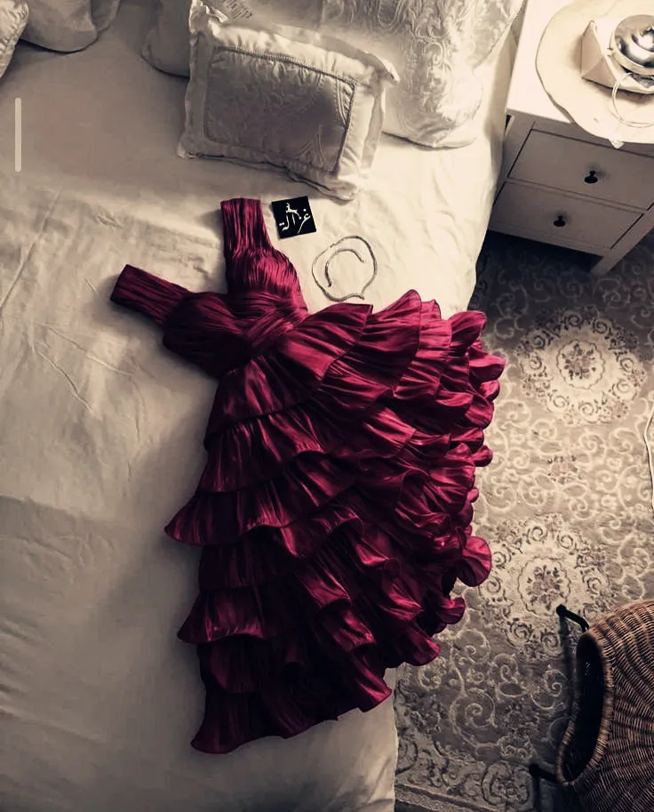 JazzHer Vintage Ball Gown V Neckline Burgundy Homecoming Dress Ruffles Layers Birthday Dresses (PRE-ORDER)