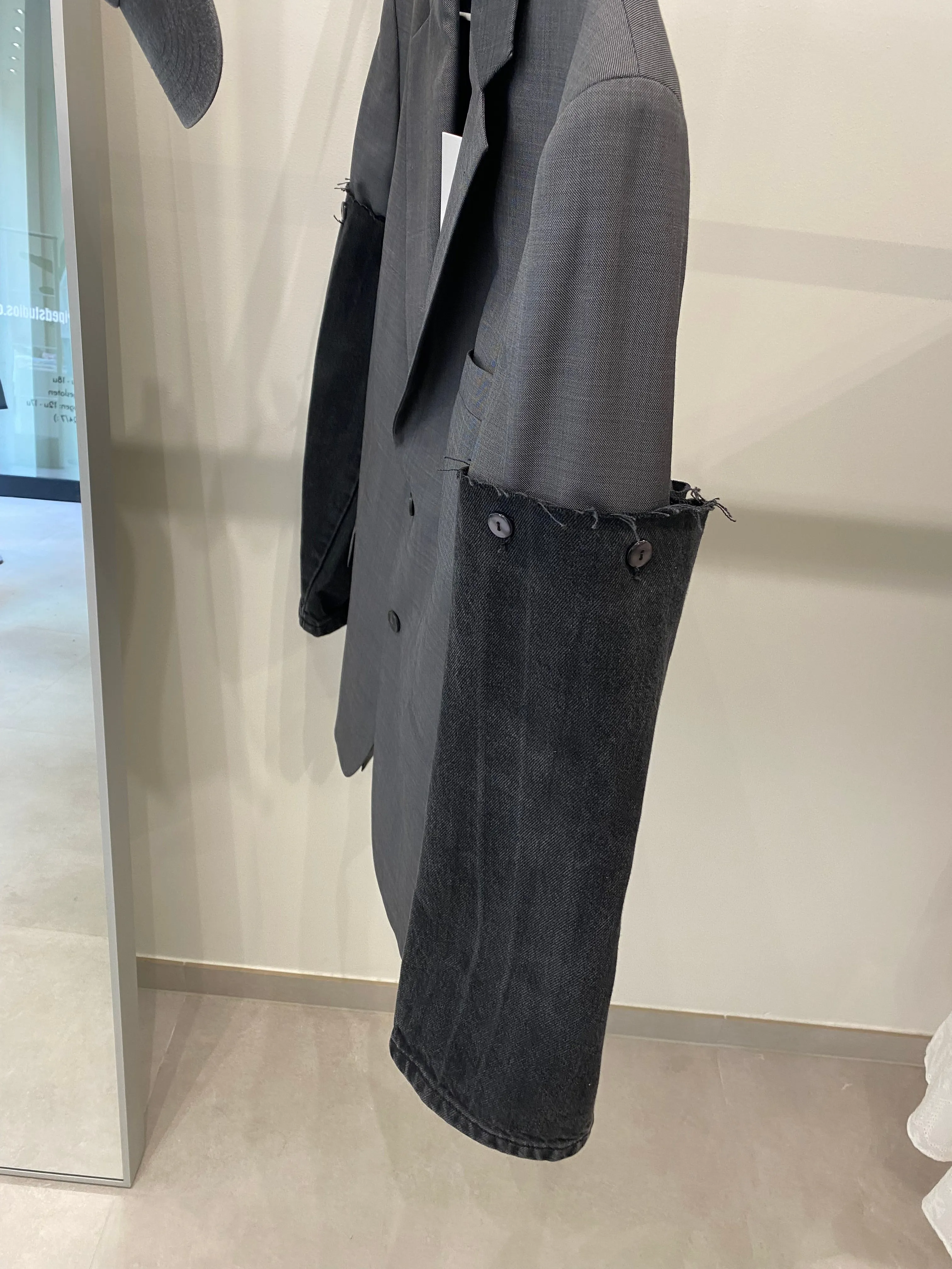 “LES MANCHES,, upcycled blazer