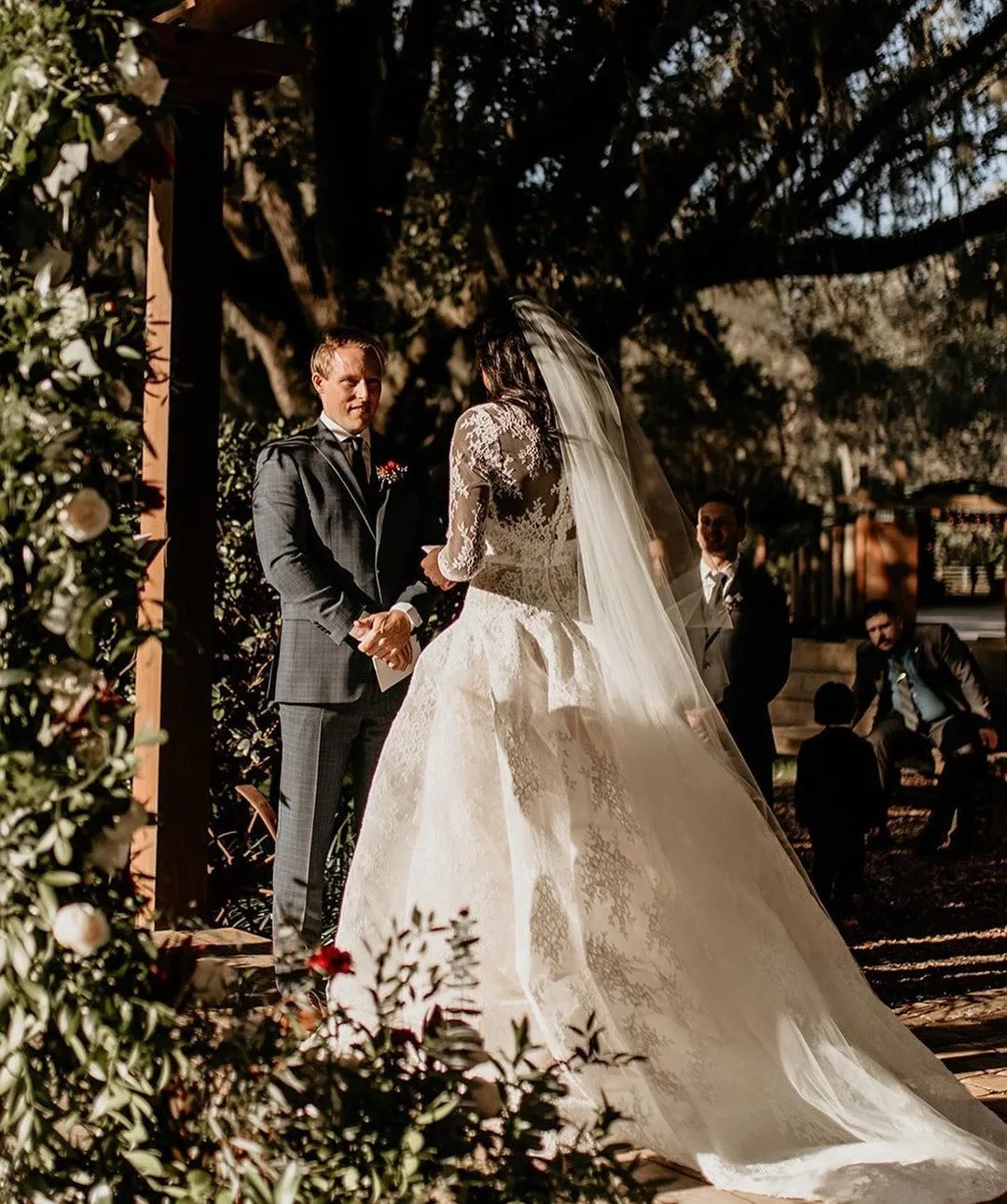 Long Sleeve Vintage Lace Wedding Dresses Online