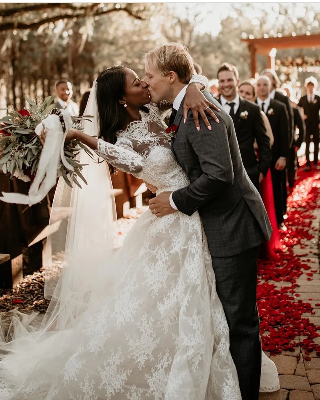 Long Sleeve Vintage Lace Wedding Dresses Online