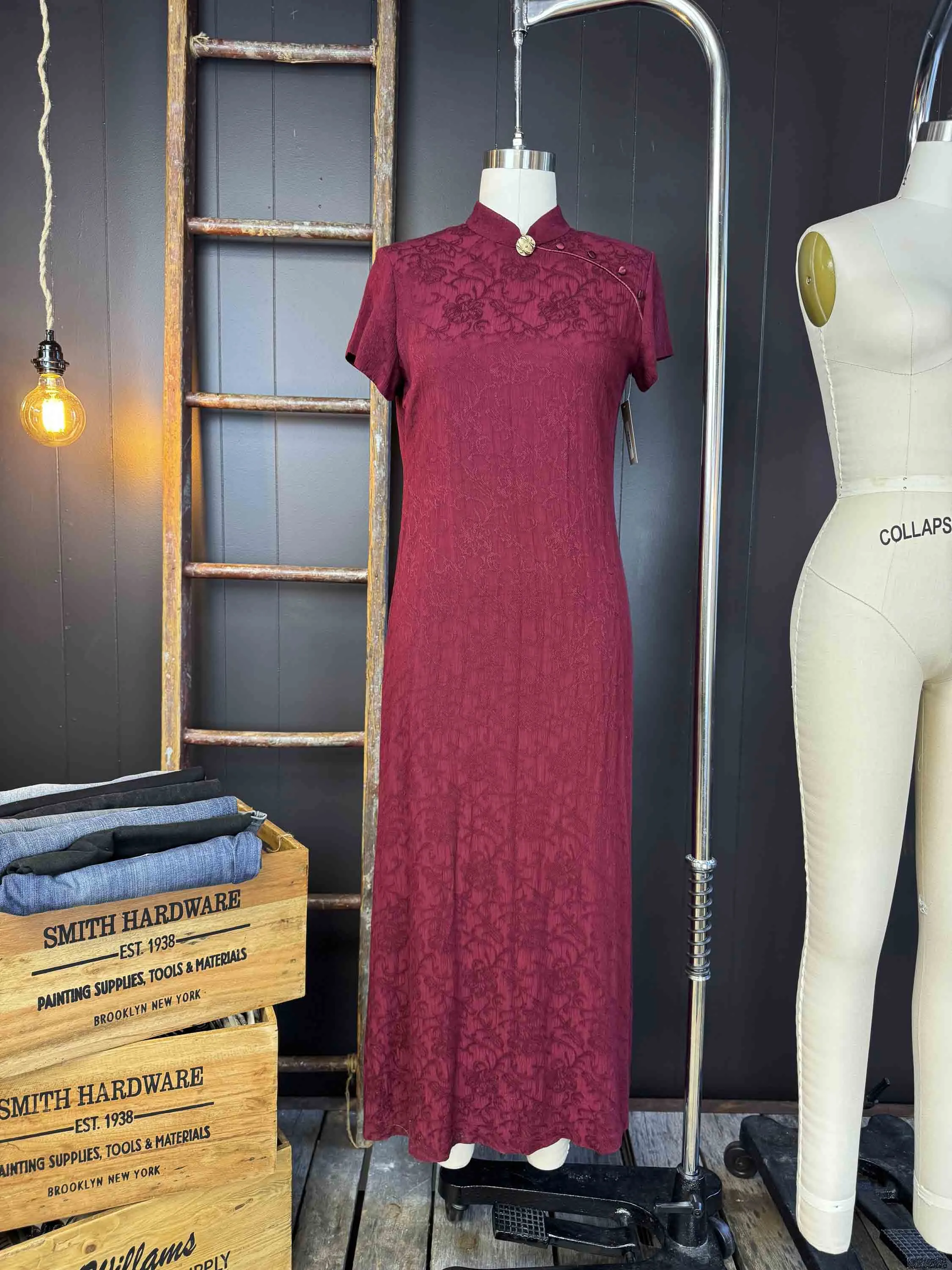 Mode Edit: Vintage High Neck Burgundy Dress with Pin - Size M/L