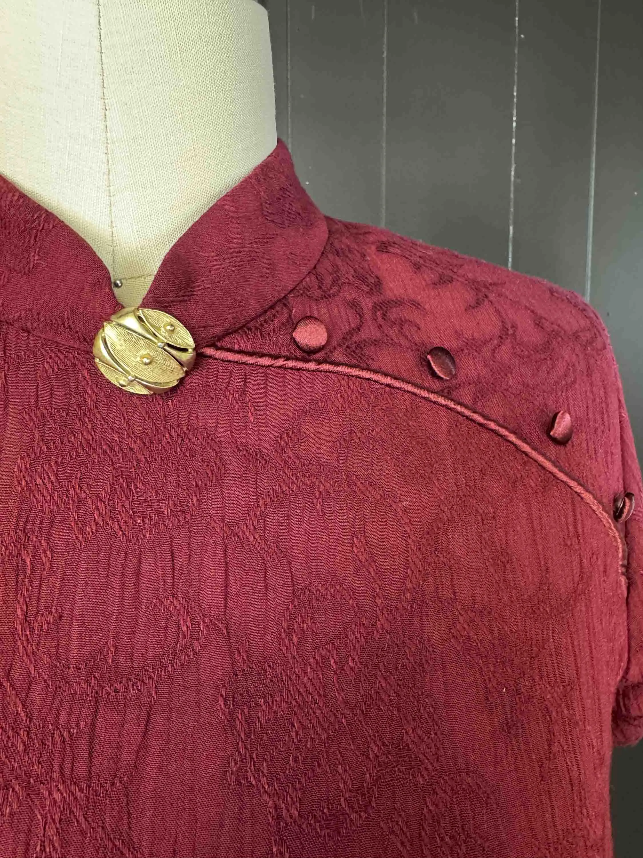 Mode Edit: Vintage High Neck Burgundy Dress with Pin - Size M/L