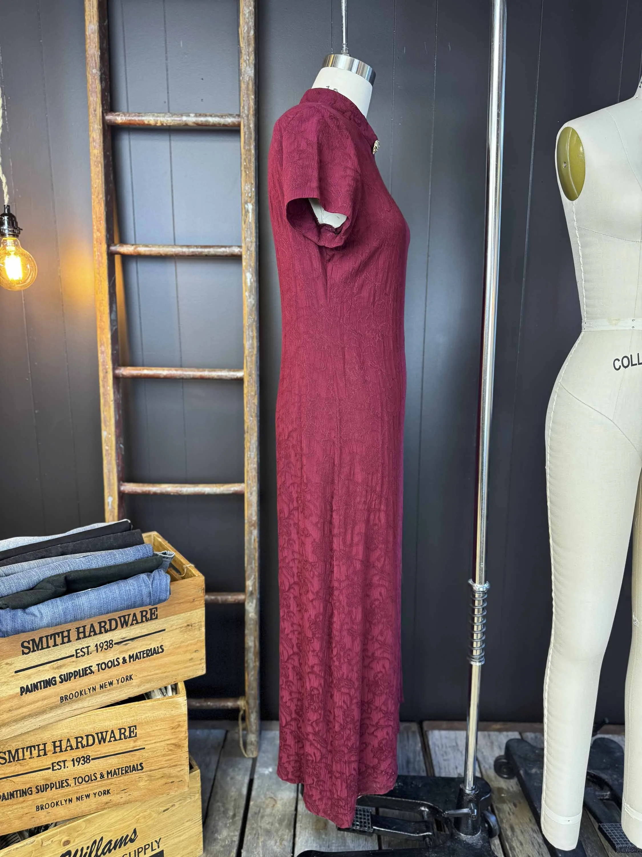 Mode Edit: Vintage High Neck Burgundy Dress with Pin - Size M/L
