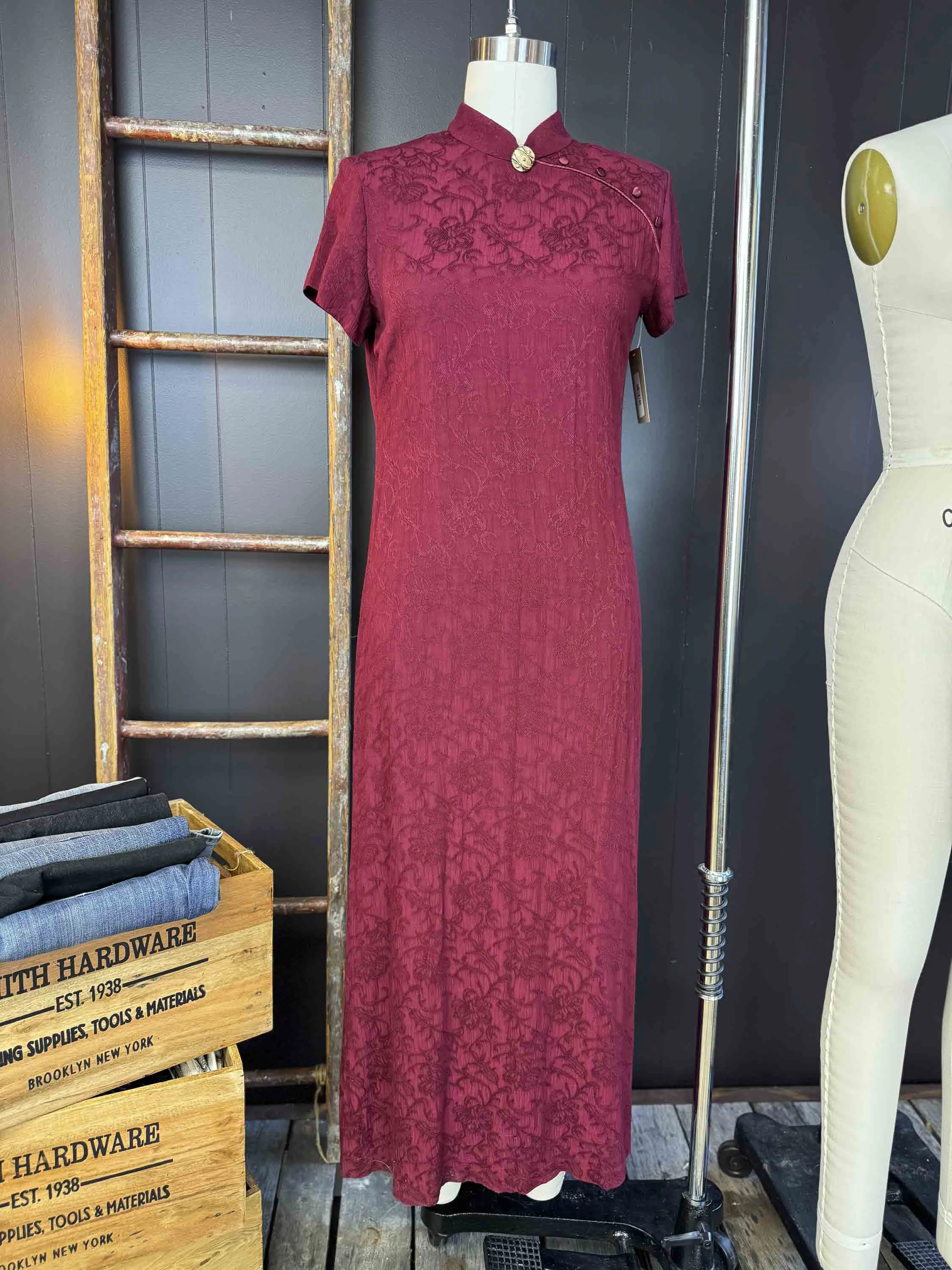 Mode Edit: Vintage High Neck Burgundy Dress with Pin - Size M/L