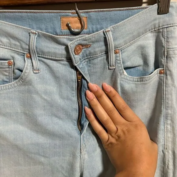 MOTHER Jeans ‘The Swooner Crop Swimming Lessons’- Size 27