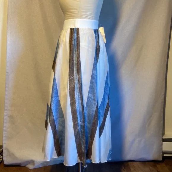 New. CHICO’S Tribal Stripes Skirt Size 0