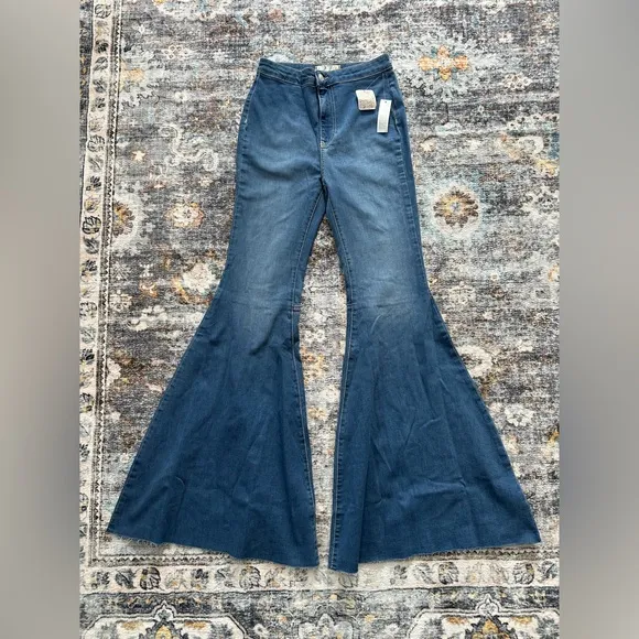 NWT Free People|We The Free Just Float On Flare Medium Wash High Rise - Size 28