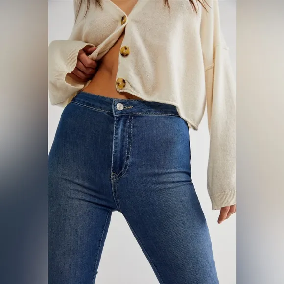 NWT Free People|We The Free Just Float On Flare Medium Wash High Rise - Size 28