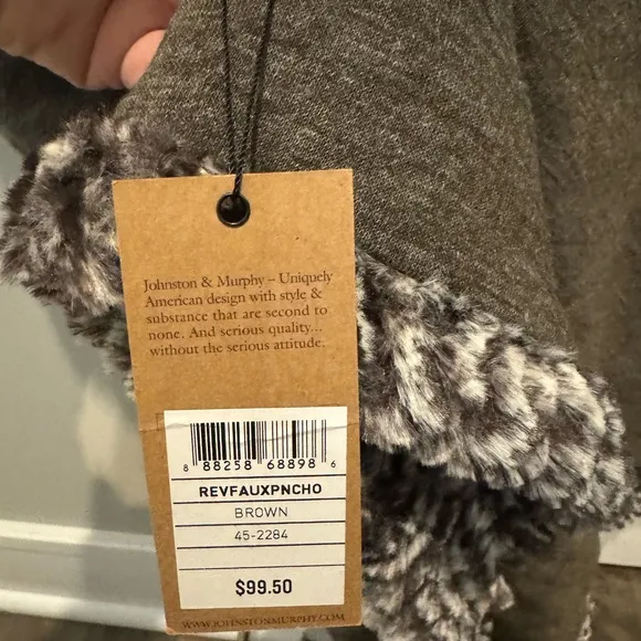 ✨NWT JOHNSTON &amp; MURPHY Faux Fur Reversible Poncho Gray, Cream One Size Luxurious