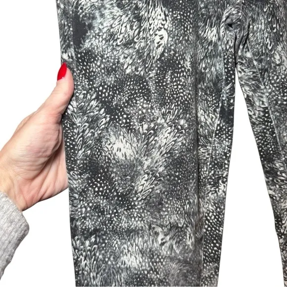 PAIGE Denim Feather Print Cotton Blend Verdugo Ultra Skinny Jeans 27