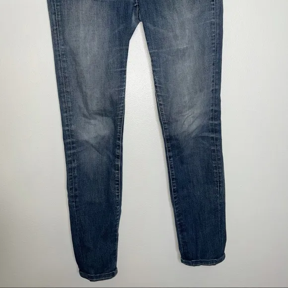 Paige Skyline Straight Skinny Jeans. Size 28