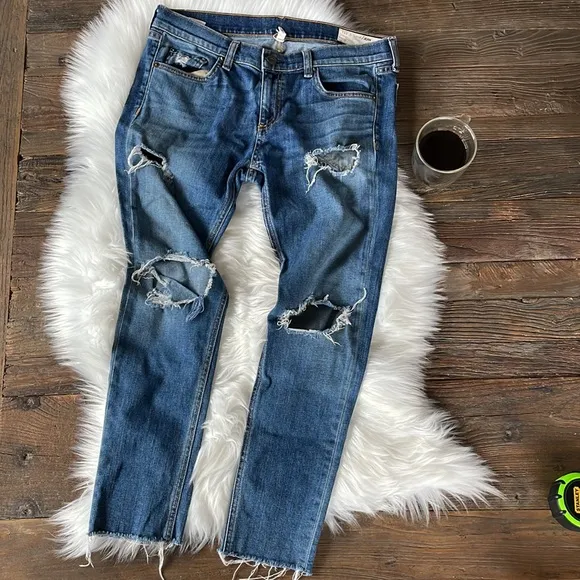 Rag &amp; Bone Dre destroyed capri jeans in dark wash EUC size 28