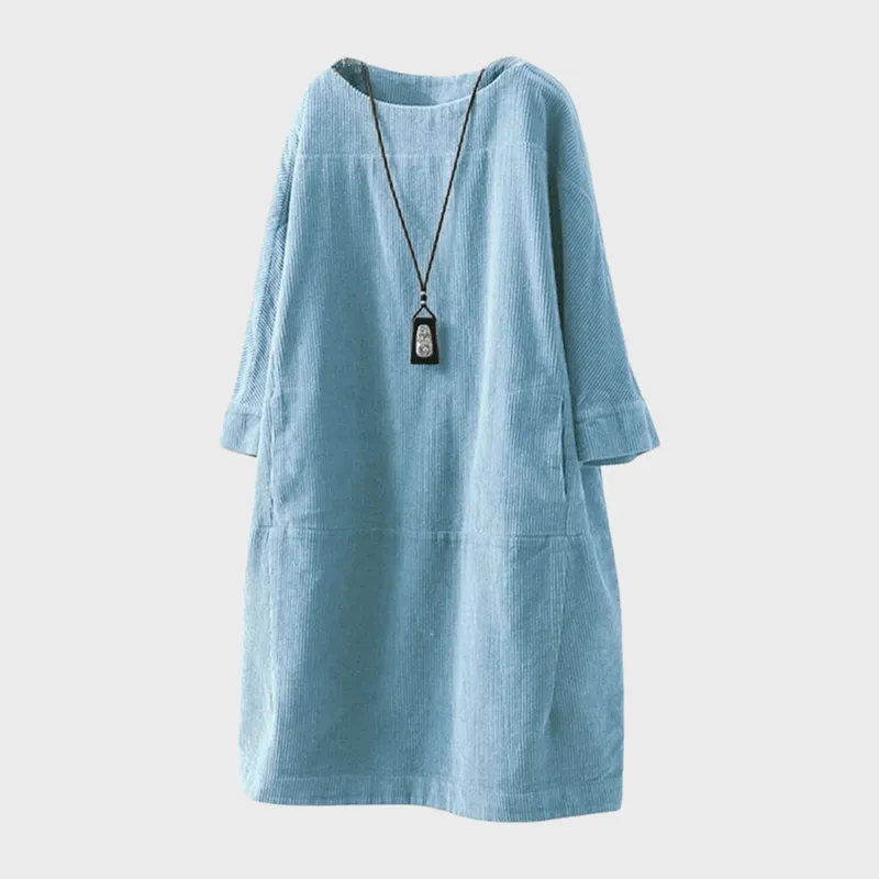 Robe fluide et chic pour femme avec une touche rétro élégante