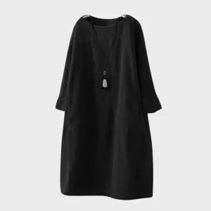 Robe fluide et chic pour femme avec une touche rétro élégante