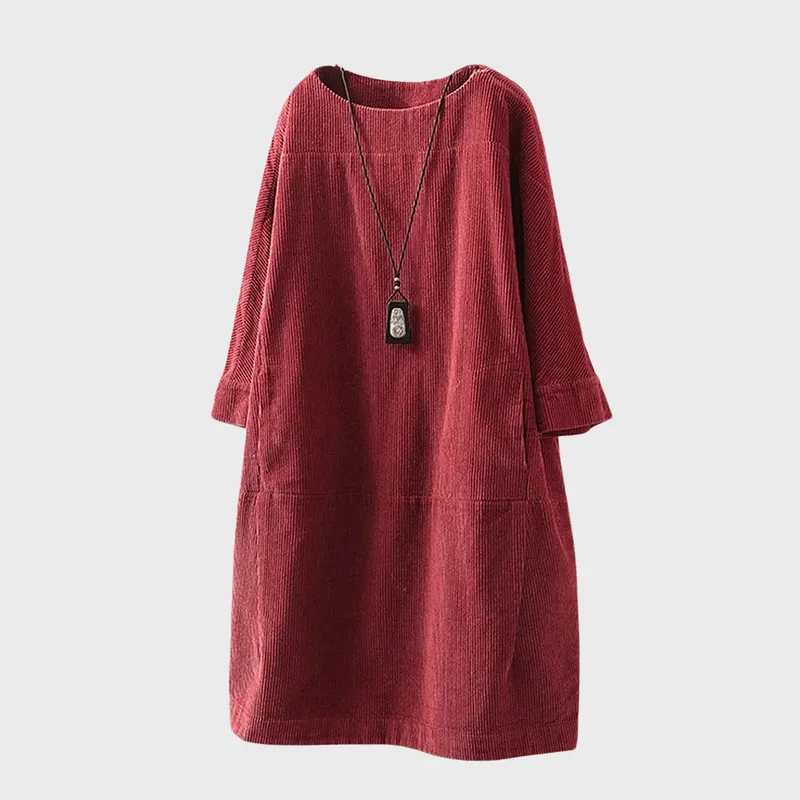Robe fluide et chic pour femme avec une touche rétro élégante