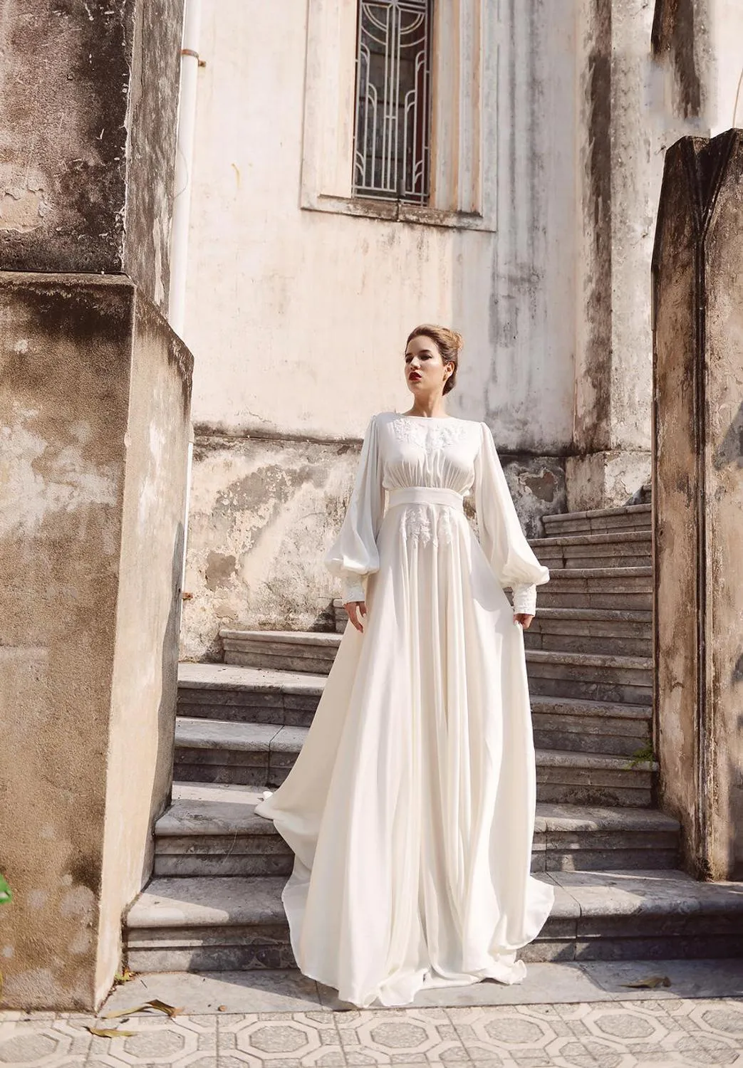 Roycebridal Simple A-Line Soft Satin Wedding Dresses Boho Lace Appliques Long Puff Sleeves Bridal Gown Vintage Wedding Party Gowns
