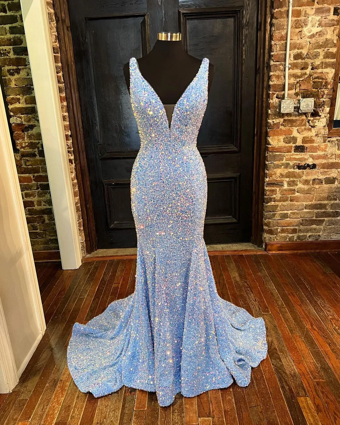 Sequin White Iridescent Formal Dress 2024 Cheap V Neck Sleeveless Prom Dress UK