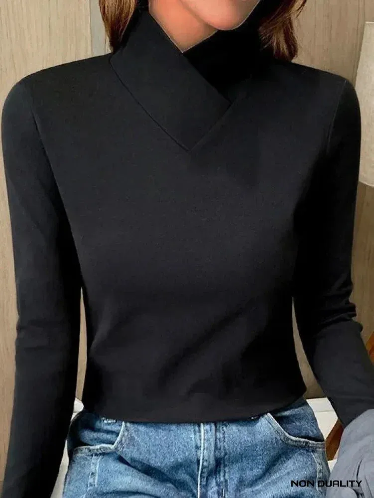 Thea - Sleek Turtleneck Top