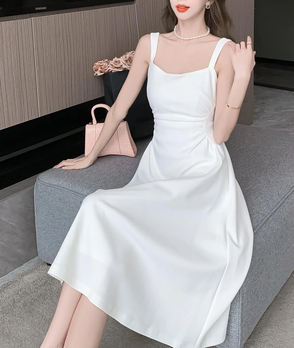 Trendy Poplin Dress with a Flattering Waist