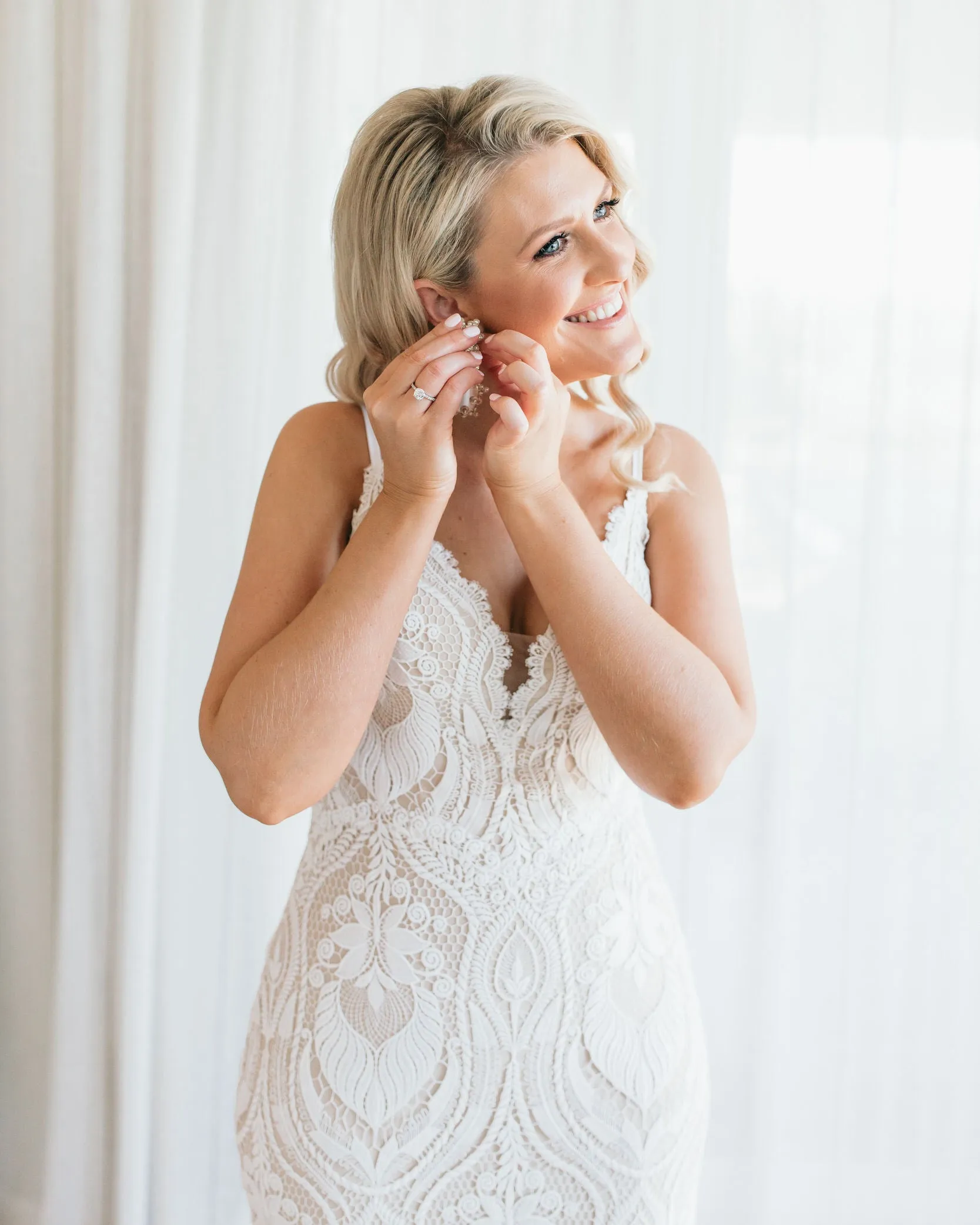 Unique Lace Fitted Wedding Dress Mermaid Detachable Off The Shoulder Flutter Sleeves Sexy Bridal Gowns for Women
