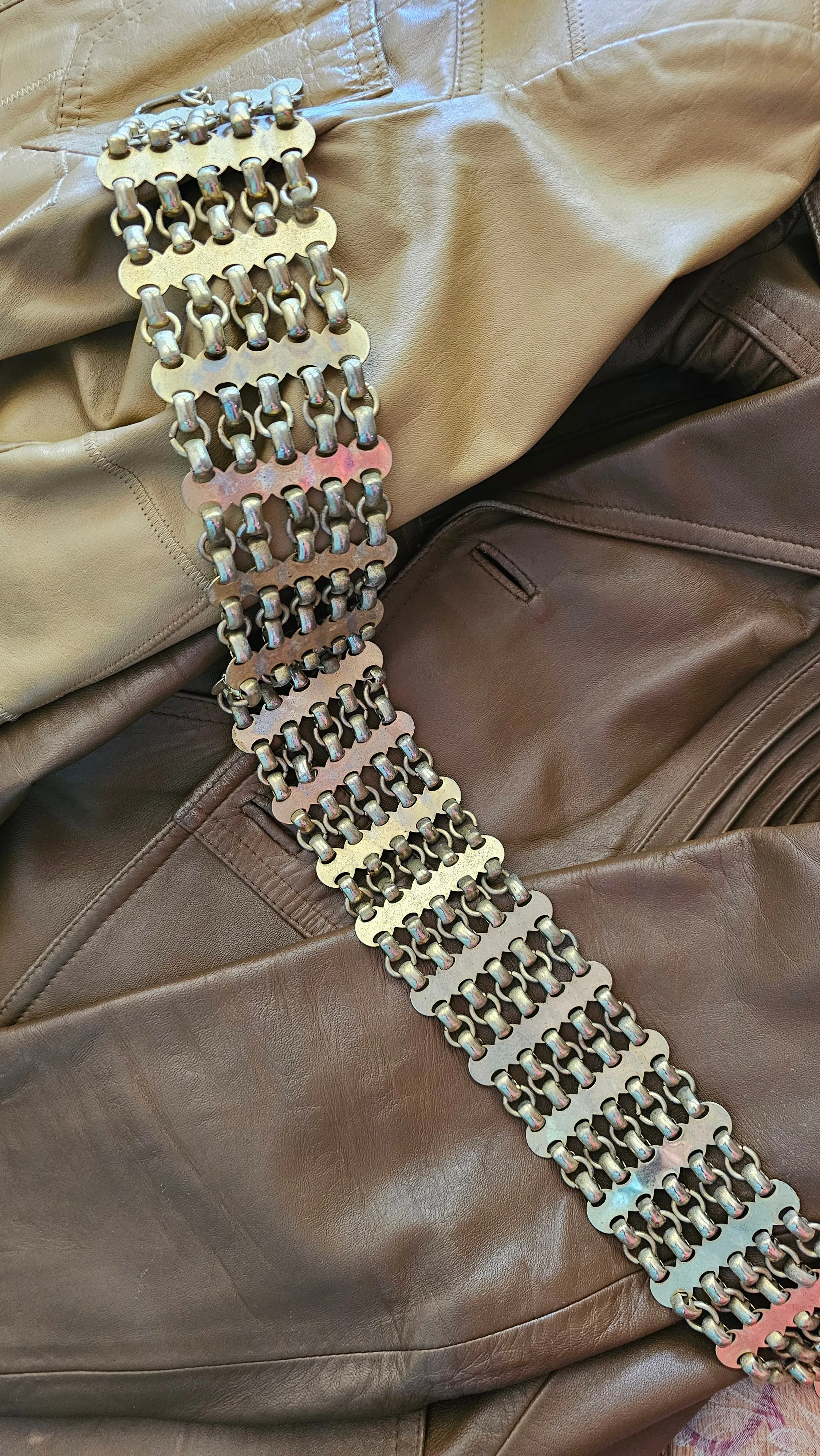 Vintage Gold-Tone Statement Belt – Bold and Beautiful