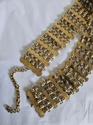 Vintage Gold-Tone Statement Belt – Bold and Beautiful
