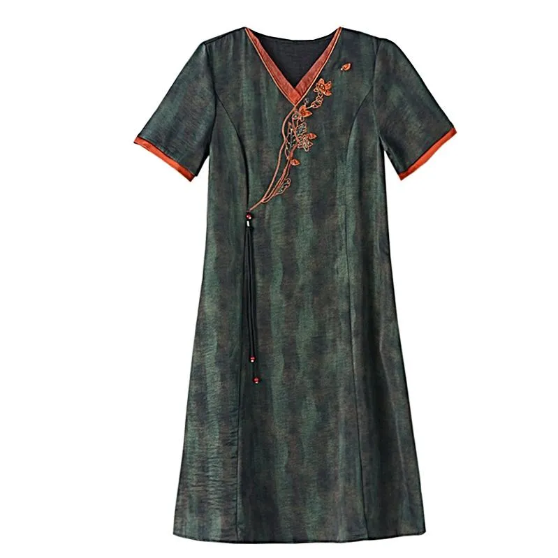 Vintage-Inspired Plus Size Midi Dress with Stunning Silk Fabric